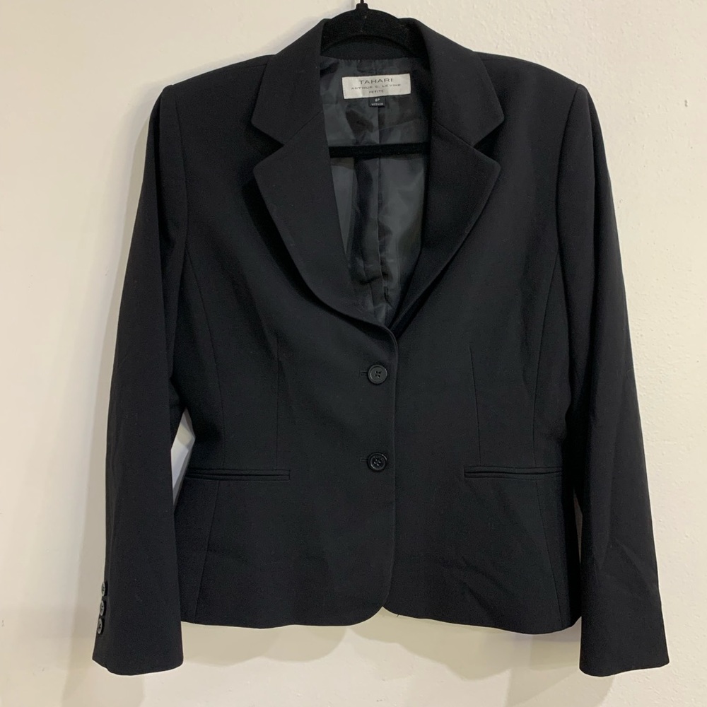 Tahari Women's Classic Black Suit Jacket Size 8P Career Office Business Wear